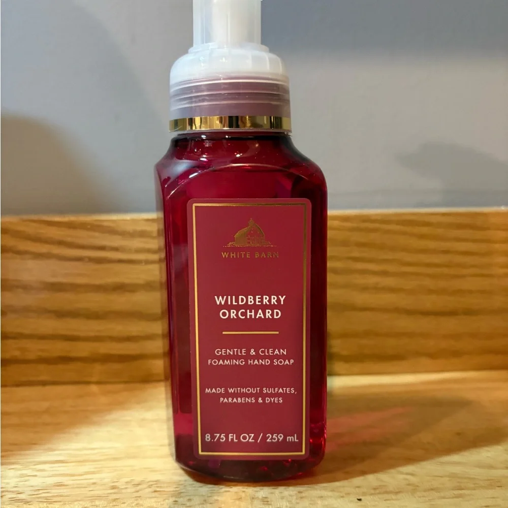 White Barn Wildberry Orchard Foaming Hand Soap